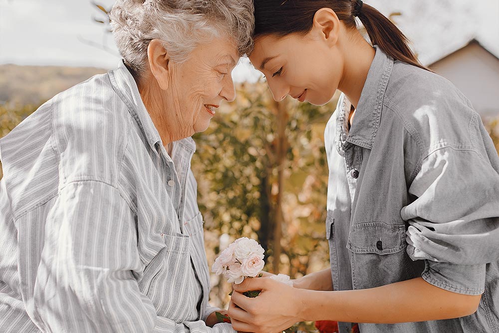 El cuidado informal: cuando la familia se convierte en cuidadora