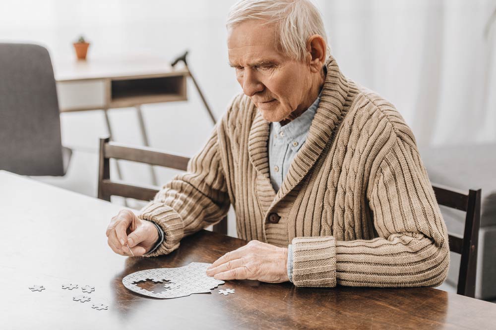 ¿Es normal que mi padre olvide tanto? Cómo reconocer las primeras señales de deterioro cognitivo
